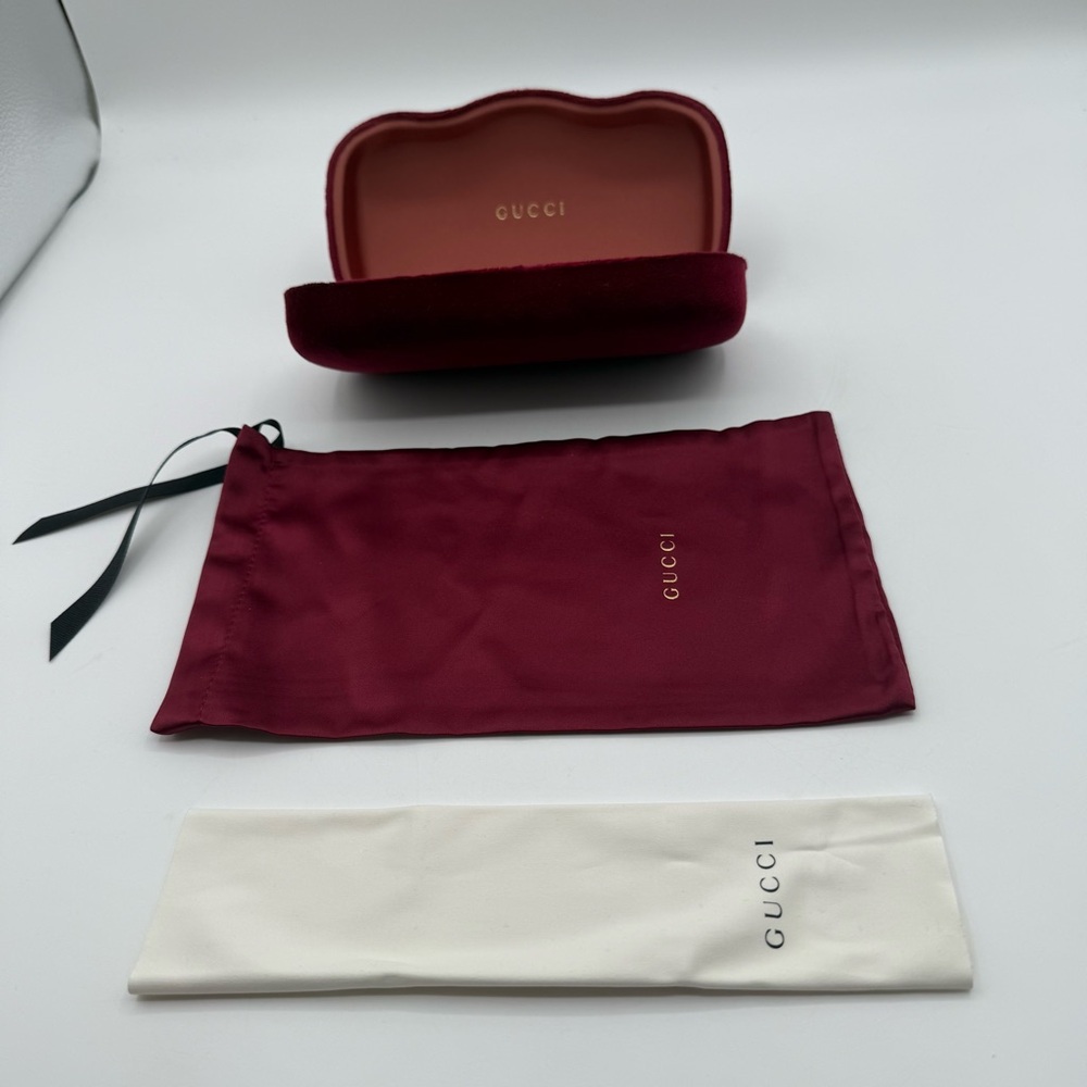 Gucci Sunglasses Eyeglasses Case Burgundy Velvet Clamshell Small Case Never Used